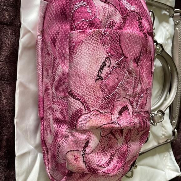 Coach, Madison floral pink 19643 
Doesn’t come with storage bag - Picture 2 of 7